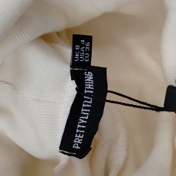 PrettyLittleThings Women's size 4 Cream Oversized Sweat Roll Neck Jumper… - Picture 7 of 10